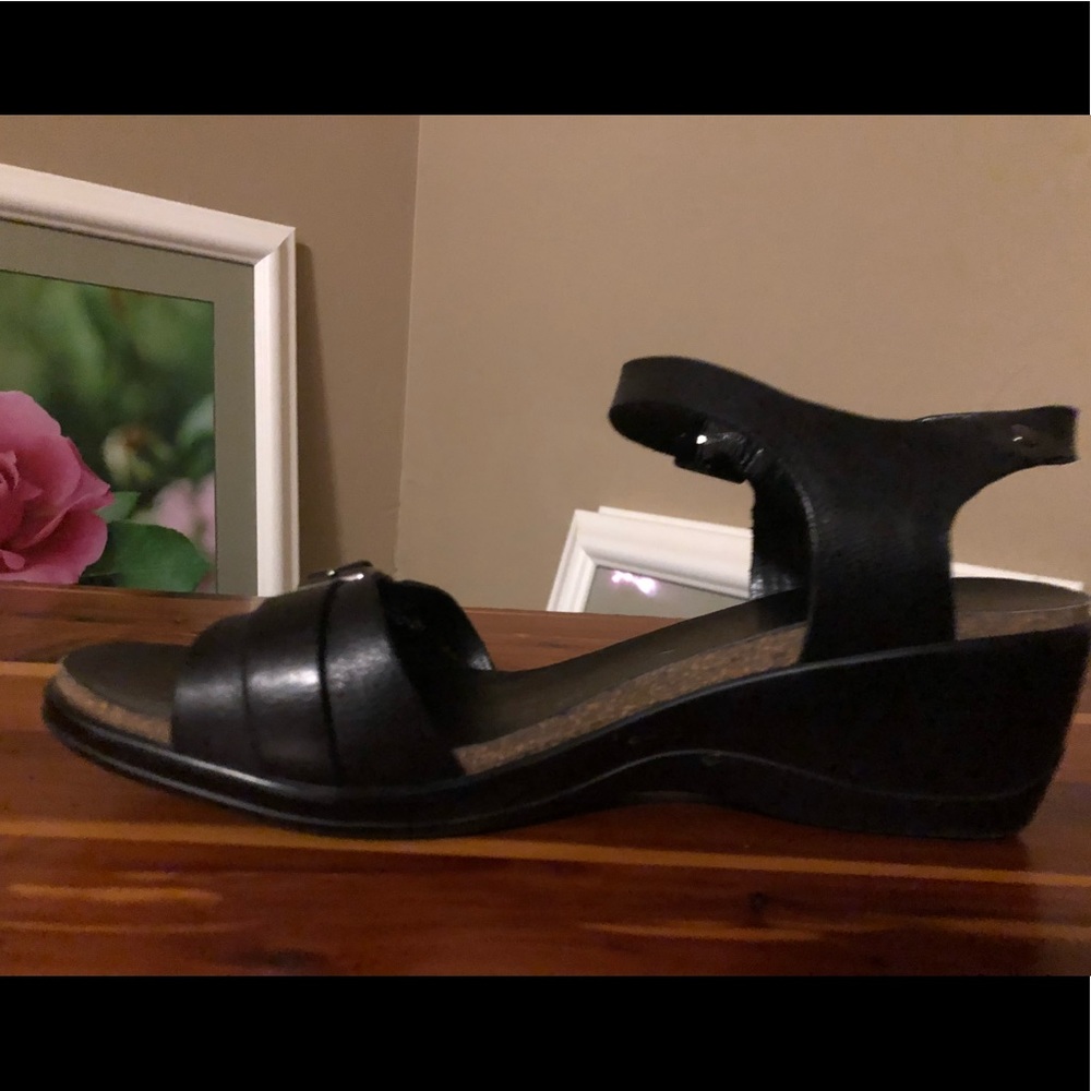 Black sandals